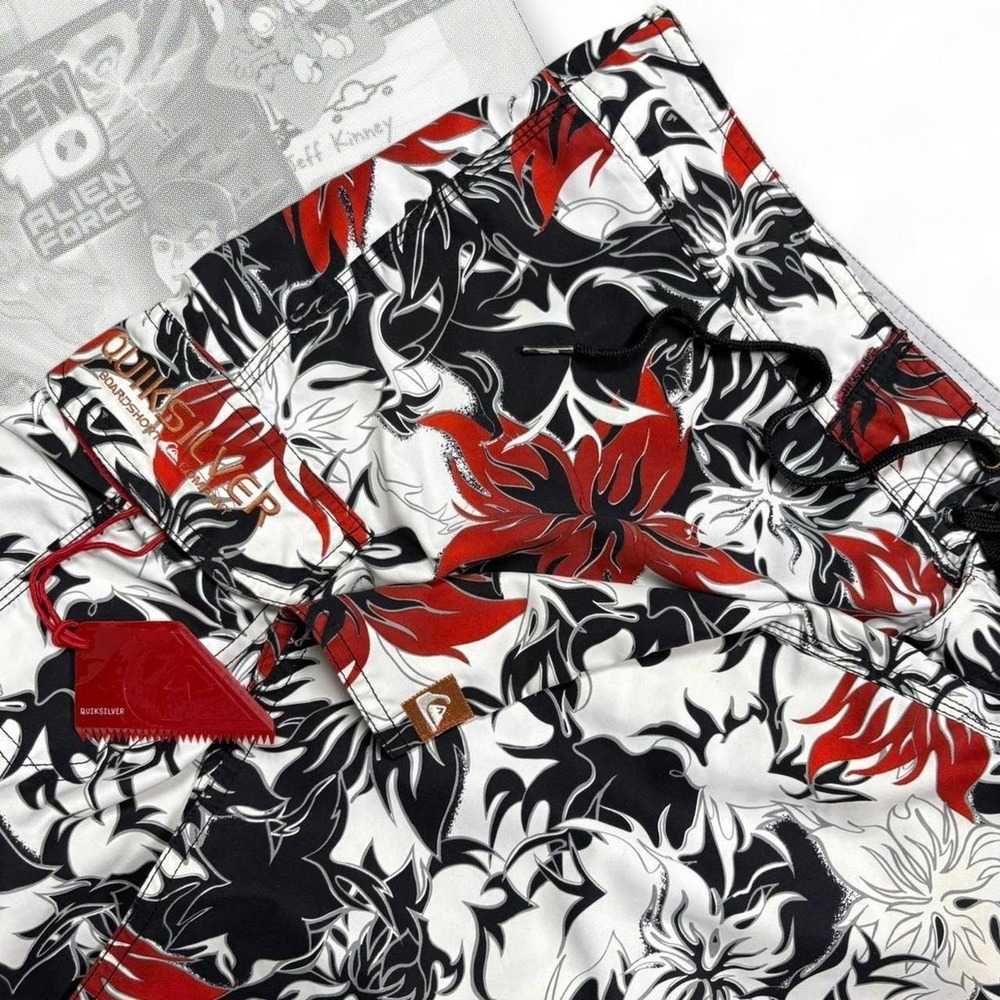Vintage Y2K Graphic Floral Hawaiian Quiksilver Surf Board Shorts / Swim Trunks